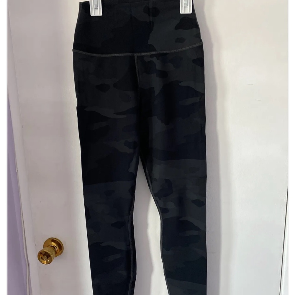 Alo Yoga Camo Leggings